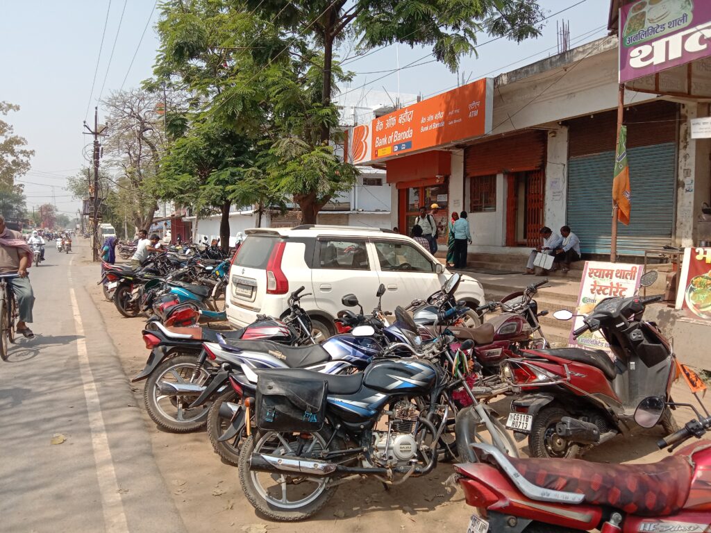 बैंक कर रहे बड़ी दुर्घटना का इंतजार- शक्ति में बिना पार्किंग के संचालित हो रहे बड़े राष्ट्रीयकृत बैंक, कभी भी घट सकती है कोई बड़ी दुर्घटना, एक ही स्थान पर तीन-तीन बड़े बैंकों के संचालन से चरमरा गई है यातायात व्यवस्था, नागरिकों ने करी मांग- बिना पार्किंग बैंक खोलने की ना दी जाए अनुमति, जिले के पुलिस यातायात अधिकारी की हिदायत सिर्फ औपचारिकता बनकर रह गई बैंक कर रहे बड़ी दुर्घटना का इंतजार- शक्ति में बिना पार्किंग के संचालित हो रहे बड़े राष्ट्रीयकृत बैंक, कभी भी घट सकती है कोई बड़ी दुर्घटना, एक ही स्थान पर तीन-तीन बड़े बैंकों के संचालन से चरमरा गई है यातायात व्यवस्था, नागरिकों ने करी मांग- बिना पार्किंग बैंक खोलने की ना दी जाए अनुमति, जिले के पुलिस यातायात अधिकारी की हिदायत सिर्फ औपचारिकता बनकर रह गई kshititech