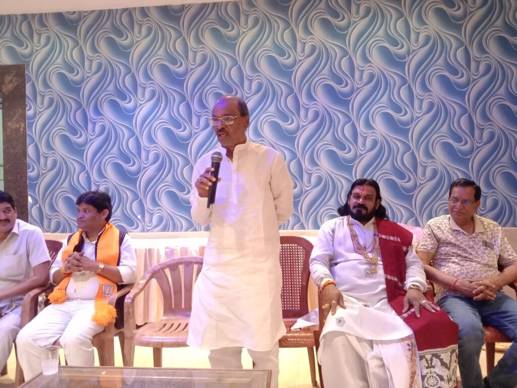 शक्ति में खुलेगा केंद्रीय विद्यालय- भाजपा व्यापारियों के साथ कभी भी अन्याय एवं अत्याचार को नहीं करती बर्दाश्त, व्यापारी हितों को सदैव संरक्षण दिया है बीजेपी ने,शक्ति की हटरी धर्मशाला में पूर्व नेता प्रतिपक्ष नारायण चंदेल ने कहा- शक्ति क्षेत्र का सौभाग्य की भाजपा ने लोकसभा के लिए बनाया शक्ति से प्रत्याशी, प्रत्याशी कमलेश जांगड़े ने कहा- मैं आपके क्षेत्र की बेटी एवं बहू, करूंगी सदैव आप सभी की सेवा एवं क्षेत्र का विकास kshititech