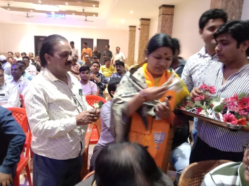 शक्ति में खुलेगा केंद्रीय विद्यालय- भाजपा व्यापारियों के साथ कभी भी अन्याय एवं अत्याचार को नहीं करती बर्दाश्त, व्यापारी हितों को सदैव संरक्षण दिया है बीजेपी ने,शक्ति की हटरी धर्मशाला में पूर्व नेता प्रतिपक्ष नारायण चंदेल ने कहा- शक्ति क्षेत्र का सौभाग्य की भाजपा ने लोकसभा के लिए बनाया शक्ति से प्रत्याशी, प्रत्याशी कमलेश जांगड़े ने कहा- मैं आपके क्षेत्र की बेटी एवं बहू, करूंगी सदैव आप सभी की सेवा एवं क्षेत्र का विकास kshititech