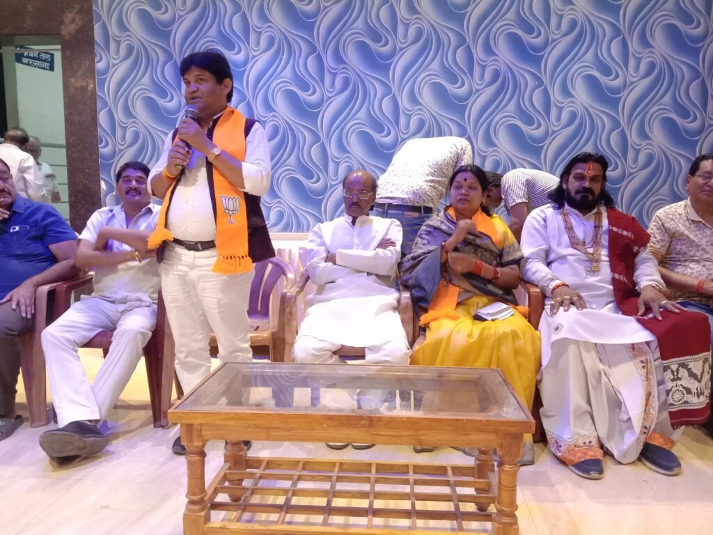 शक्ति में खुलेगा केंद्रीय विद्यालय- भाजपा व्यापारियों के साथ कभी भी अन्याय एवं अत्याचार को नहीं करती बर्दाश्त, व्यापारी हितों को सदैव संरक्षण दिया है बीजेपी ने,शक्ति की हटरी धर्मशाला में पूर्व नेता प्रतिपक्ष नारायण चंदेल ने कहा- शक्ति क्षेत्र का सौभाग्य की भाजपा ने लोकसभा के लिए बनाया शक्ति से प्रत्याशी, प्रत्याशी कमलेश जांगड़े ने कहा- मैं आपके क्षेत्र की बेटी एवं बहू, करूंगी सदैव आप सभी की सेवा एवं क्षेत्र का विकास kshititech