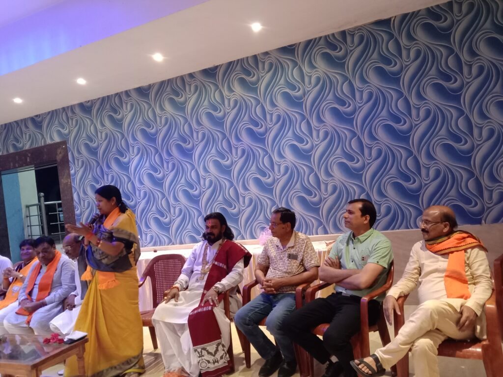 शक्ति में खुलेगा केंद्रीय विद्यालय- भाजपा व्यापारियों के साथ कभी भी अन्याय एवं अत्याचार को नहीं करती बर्दाश्त, व्यापारी हितों को सदैव संरक्षण दिया है बीजेपी ने,शक्ति की हटरी धर्मशाला में पूर्व नेता प्रतिपक्ष नारायण चंदेल ने कहा- शक्ति क्षेत्र का सौभाग्य की भाजपा ने लोकसभा के लिए बनाया शक्ति से प्रत्याशी, प्रत्याशी कमलेश जांगड़े ने कहा- मैं आपके क्षेत्र की बेटी एवं बहू, करूंगी सदैव आप सभी की सेवा एवं क्षेत्र का विकास kshititech