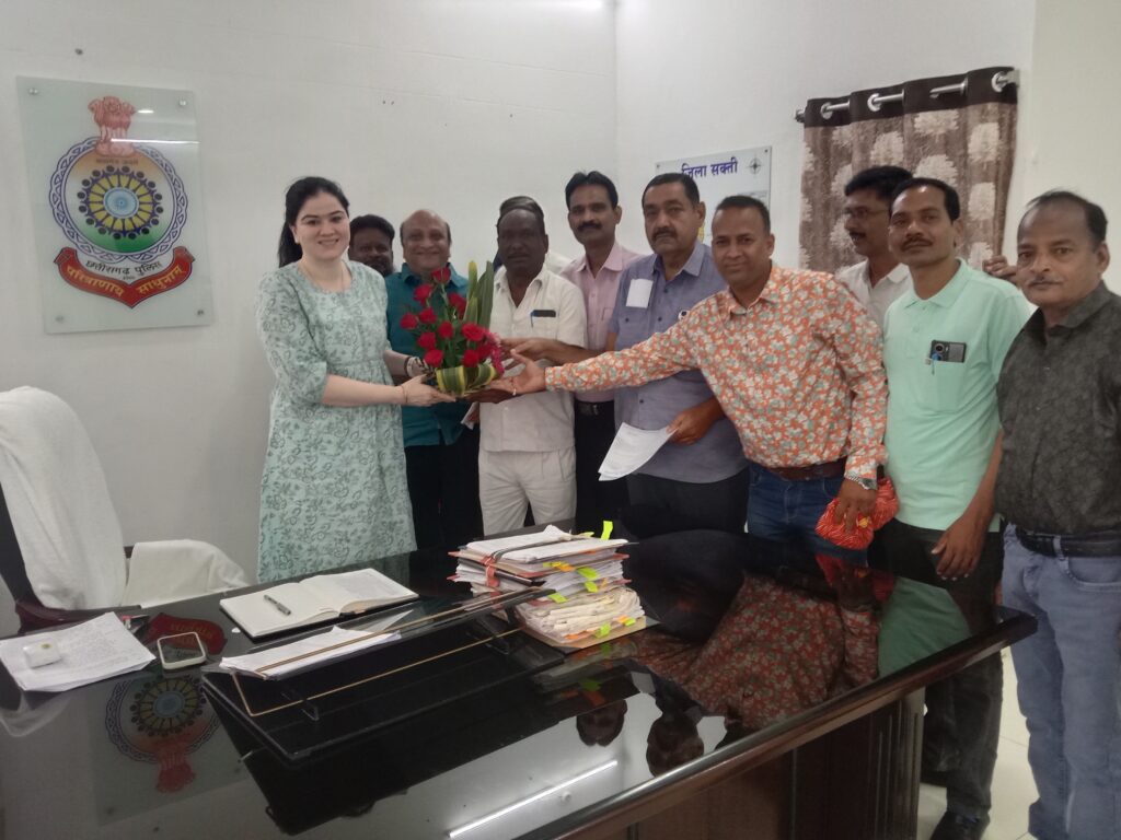 18 मार्च को शक्ति प्रेस क्लब शक्ति के सदस्यों ने करी जिले के नवनियुक्त कलेक्टर एवं एसपी से मुलाकात, दमाऊ धारा में पुलिस चौकी खोलने एवं पत्रकार साथियों के लिए सरकारी भूखंड आवास हेतु आवंटित करने करी मांग,जेठा के प्रस्तावित टोल नाके में जिले के निवासियों के लिए मुक्त करने भी किया आग्रह, नए प्रशासनिक अधिकारियों का किया सदस्यों ने स्वागत 18 मार्च को शक्ति प्रेस क्लब शक्ति के सदस्यों ने करी जिले के नवनियुक्त कलेक्टर एवं एसपी से मुलाकात, दमाऊ धारा में पुलिस चौकी खोलने एवं पत्रकार साथियों के लिए सरकारी भूखंड आवास हेतु आवंटित करने करी मांग,जेठा के प्रस्तावित टोल नाके में जिले के निवासियों के लिए मुक्त करने भी किया आग्रह, नए प्रशासनिक अधिकारियों का किया सदस्यों ने स्वागत kshititech