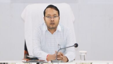 शक्ति जिले के आईएएस कलेक्टर टोपनो ने ली होली पर्व की शांति समिति की एडिशनल एसपी रमा पटेल,पूर्व मंत्री मेधाराम साहू सहित प्रशासनिक अधिकारी भी रहे मौजूद,IAS टोपनो ने कहा- बिजली के तारों के नीचे ना करें होलिका दहन,सोशल मीडिया पर भ्रामक प्रचार करने वालो पर होगी सख्ती से कारवाई, शहरी क्षेत्र के होलिका दहन स्थल पर प्रशासन करेंगी रोशनी की व्यवस्था kshititech