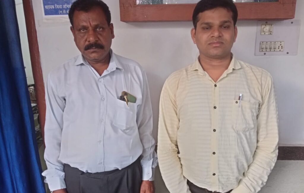 11 साल पुराने धान खरीदी में गबन के मामले में न्यायालय ने सुनाई आरोपी रामायण साहू एवं देवेंद्र साहू को तीन-तीन साल की सजा, धान की बोरियों में 40 किलो की जगह 29 किलो धान रखकर किया गया घोटाला, धान खरीदी में हो रही धांधलियों पर लग सकेगा अब विराम 11 साल पुराने धान खरीदी में गबन के मामले में न्यायालय ने सुनाई आरोपी रामायण साहू एवं देवेंद्र साहू को तीन-तीन साल की सजा, धान की बोरियों में 40 किलो की जगह 29 किलो धान रखकर किया गया घोटाला, धान खरीदी में हो रही धांधलियों पर लग सकेगा अब विराम kshititech
