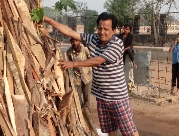 शक्ति शहर में होलीका दहन दिवस हुई पूजा- अर्चना, शहर के बुधवारी बाजार,हटरी चौक एवं मातमणि स्थल अग्रसेन चौक में होगा होलिका दहन, बुधवारी बाजार एवं मातमणि स्थल में 24 मार्च की रात्रि 11:15 बजे किया जाएगा विधिवत होलिका दहन का कार्यक्रम, सामाजिक कार्यकर्ता सुंदर कथूरिया एवं राजू देवकरण नव दी जानकारी, पुलिस प्रशासन भी होली पर्व को लेकर है अलर्ट शक्ति शहर में होलीका दहन दिवस हुई पूजा- अर्चना, शहर के बुधवारी बाजार,हटरी चौक एवं मातमणि स्थल अग्रसेन चौक में होगा होलिका दहन, बुधवारी बाजार एवं मातमणि स्थल में 24 मार्च की रात्रि 11:15 बजे किया जाएगा विधिवत होलिका दहन का कार्यक्रम, सामाजिक कार्यकर्ता सुंदर कथूरिया एवं राजू देवकरण नव दी जानकारी, पुलिस प्रशासन भी होली पर्व को लेकर है अलर्ट kshititech