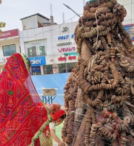 शक्ति शहर में होलीका दहन दिवस हुई पूजा- अर्चना, शहर के बुधवारी बाजार,हटरी चौक एवं मातमणि स्थल अग्रसेन चौक में होगा होलिका दहन, बुधवारी बाजार एवं मातमणि स्थल में 24 मार्च की रात्रि 11:15 बजे किया जाएगा विधिवत होलिका दहन का कार्यक्रम, सामाजिक कार्यकर्ता सुंदर कथूरिया एवं राजू देवकरण नव दी जानकारी, पुलिस प्रशासन भी होली पर्व को लेकर है अलर्ट शक्ति शहर में होलीका दहन दिवस हुई पूजा- अर्चना, शहर के बुधवारी बाजार,हटरी चौक एवं मातमणि स्थल अग्रसेन चौक में होगा होलिका दहन, बुधवारी बाजार एवं मातमणि स्थल में 24 मार्च की रात्रि 11:15 बजे किया जाएगा विधिवत होलिका दहन का कार्यक्रम, सामाजिक कार्यकर्ता सुंदर कथूरिया एवं राजू देवकरण नव दी जानकारी, पुलिस प्रशासन भी होली पर्व को लेकर है अलर्ट kshititech