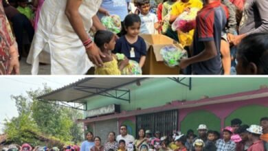 गरीब बच्चों के बीच खुशियां बांटने पहुंचे अमर सुल्तानिया एवं उनके परिवार- बनारी की सामाजिक संस्था हरि लीला ट्रस्ट की होली पर्व पर अनुकरणीय पहल- सबरिया डेरा के बच्चों को वितरित की होली की सामग्री एवं मिठाइयां, जन सेवक अमर सुल्तानिया ने कहा- गरीब बच्चों के बीच होली पर्व मना कर मिलती है आत्म संतुष्टि, हरि लीला ट्रस्ट का पूरा परिवार पहुंचा बच्चों के बीच, हरि लीला ट्रस्ट ने सेवा, रचनात्मक, धार्मिक एवं शिक्षा के क्षेत्र में बनाई है अपनी अलग पहचान kshititech