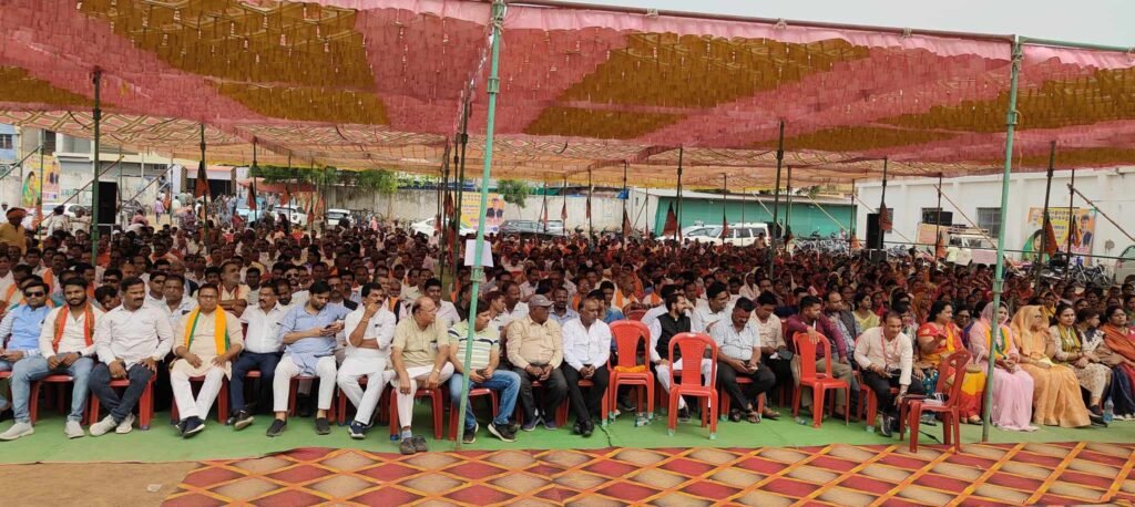 भाजपा प्रवेश की मची होड़-कांग्रेस के जनपद अध्यक्ष राजेश हो गए भाजपा के, 18 मार्च को सैकड़ो कांग्रेसियों ने किया भाजपा प्रवेश,राजा धर्मेंद्र बहादुर सिंह ने समर्थकों के साथ किया भाजपा प्रवेश तो वहीं शक्ति के नरेश अग्रवाल प्रिंस को ओपी चौधरी ने बनाया भाजपा का गमछा, नरेश को भाजपा अध्यक्ष किरण देव ने कहा- बहुत सुना है आपका नाम, आने वाले दिनों में कांग्रेस के और बड़े चेहरे हो सकते हैं भाजपा में शामिल kshititech