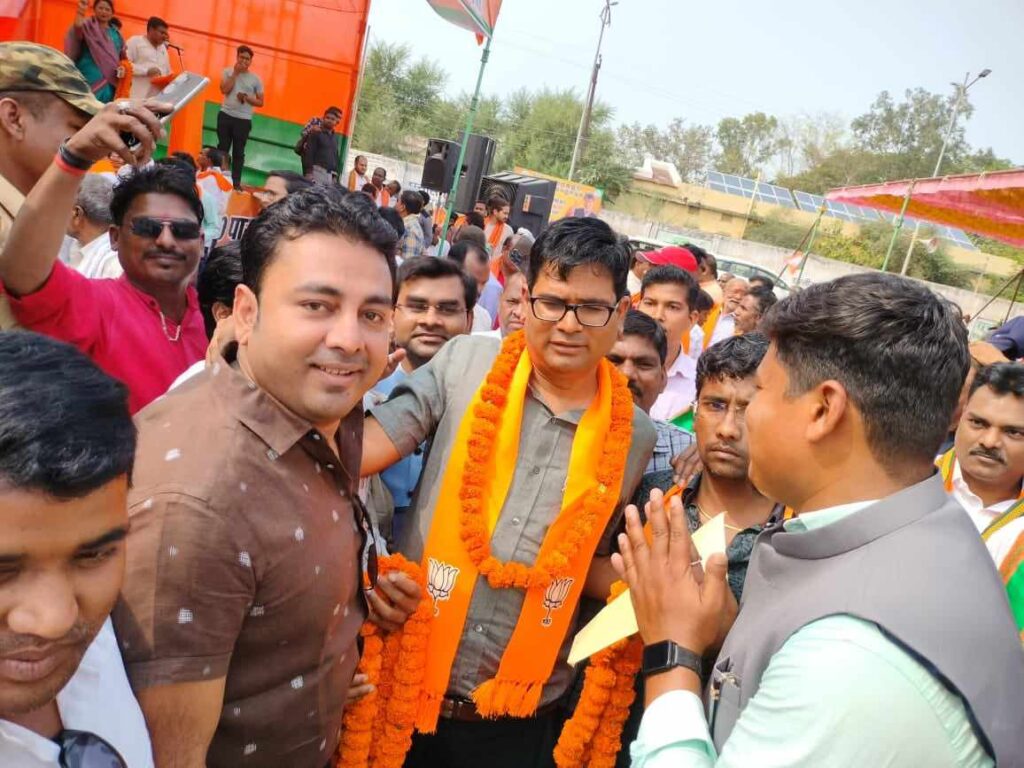 जीना यहां-मरना यहाँ--भाजपा नेत्री विद्या सिदार के प्रयासों से पूर्व युवा भाजयुमो नेता संजय कश्यप की हुई घर वापसी, 18 मार्च को शक्ति पधारे लोकसभा प्रभारी गौरीशंकर अग्रवाल एवं वित्त मंत्री ओपी चौधरी ने संजय की कराई भाजपा परिवार में वापसी, संजय ने कहा- मेरा राजनैतिक जीवन भाजपा से हुआ है प्रारंभ एवं अंतिम क्षण तक करूंगा पार्टी का काम, ओपी चौधरी के समर्थक माने जाते हैं संजय, विधानसभा चुनाव में रायगढ़ में जाकर कार्यकर्ताओं के साथ संभाला था मोर्चा जीना यहां-मरना यहाँ--भाजपा नेत्री विद्या सिदार के प्रयासों से पूर्व युवा भाजयुमो नेता संजय कश्यप की हुई घर वापसी, 18 मार्च को शक्ति पधारे लोकसभा प्रभारी गौरीशंकर अग्रवाल एवं वित्त मंत्री ओपी चौधरी ने संजय की कराई भाजपा परिवार में वापसी, संजय ने कहा- मेरा राजनैतिक जीवन भाजपा से हुआ है प्रारंभ एवं अंतिम क्षण तक करूंगा पार्टी का काम, ओपी चौधरी के समर्थक माने जाते हैं संजय, विधानसभा चुनाव में रायगढ़ में जाकर कार्यकर्ताओं के साथ संभाला था मोर्चा kshititech