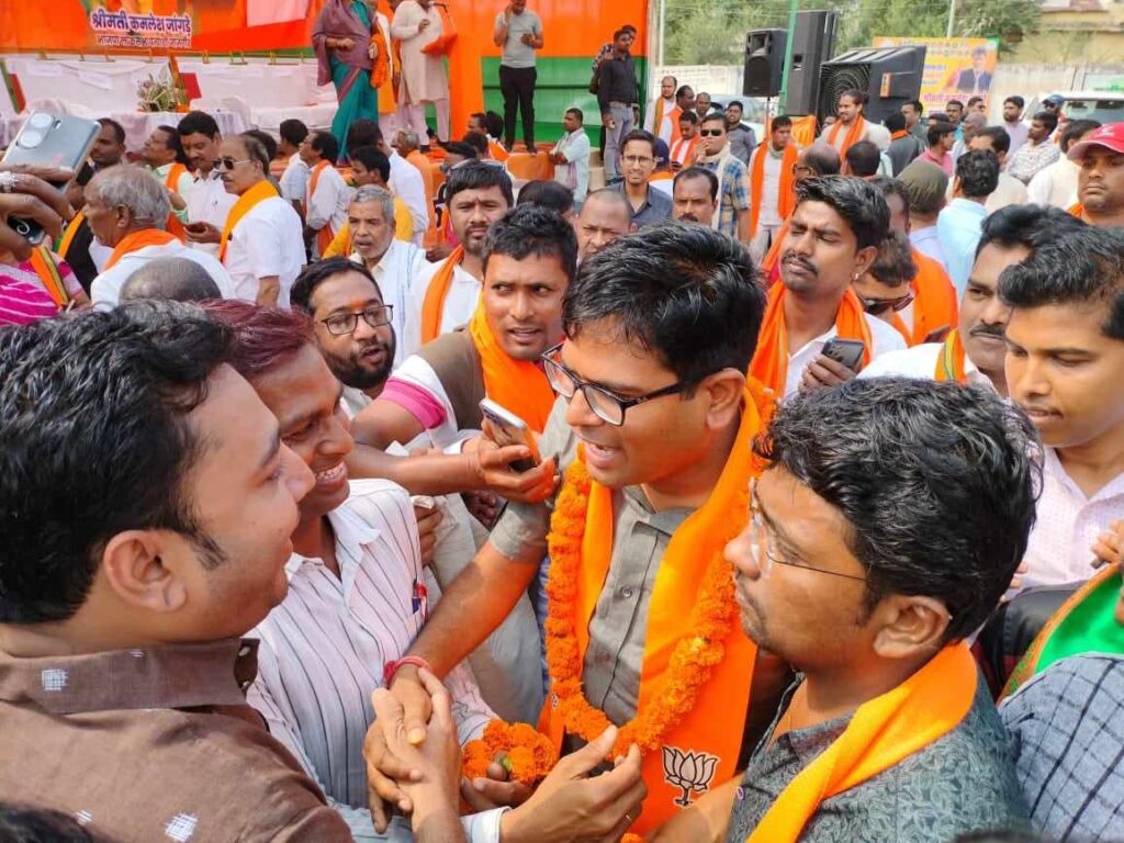 जीना यहां-मरना यहाँ--भाजपा नेत्री विद्या सिदार के प्रयासों से पूर्व युवा भाजयुमो नेता संजय कश्यप की हुई घर वापसी, 18 मार्च को शक्ति पधारे लोकसभा प्रभारी गौरीशंकर अग्रवाल एवं वित्त मंत्री ओपी चौधरी ने संजय की कराई भाजपा परिवार में वापसी, संजय ने कहा- मेरा राजनैतिक जीवन भाजपा से हुआ है प्रारंभ एवं अंतिम क्षण तक करूंगा पार्टी का काम, ओपी चौधरी के समर्थक माने जाते हैं संजय, विधानसभा चुनाव में रायगढ़ में जाकर कार्यकर्ताओं के साथ संभाला था मोर्चा जीना यहां-मरना यहाँ--भाजपा नेत्री विद्या सिदार के प्रयासों से पूर्व युवा भाजयुमो नेता संजय कश्यप की हुई घर वापसी, 18 मार्च को शक्ति पधारे लोकसभा प्रभारी गौरीशंकर अग्रवाल एवं वित्त मंत्री ओपी चौधरी ने संजय की कराई भाजपा परिवार में वापसी, संजय ने कहा- मेरा राजनैतिक जीवन भाजपा से हुआ है प्रारंभ एवं अंतिम क्षण तक करूंगा पार्टी का काम, ओपी चौधरी के समर्थक माने जाते हैं संजय, विधानसभा चुनाव में रायगढ़ में जाकर कार्यकर्ताओं के साथ संभाला था मोर्चा kshititech