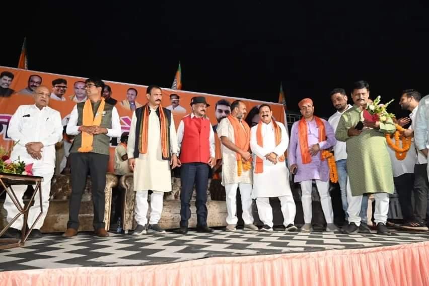 शक्ति पहुंचे प्रदेश भाजपा चुनाव प्रभारी, बिहार के मंत्री नितिन नवीन,नितिन ने ली कार्यकर्ताओं की बैठक, कैबिनेट मंत्री ओ पी चौधरी भी रहे मौजूद, चुनाव को लेकर कार्यकर्ताओं को किया गया रिचार्ज, रायपुर में आयोजित कार्यक्रम में कोरबा के वरिष्ठ नेता रामसिंह अग्रवाल सहित अनेको ने थामा भाजपा का दामन, कमलेश जांगड़े 7 अप्रैल को करेगी शक्ति विधानसभा का जनसंपर्क kshititech