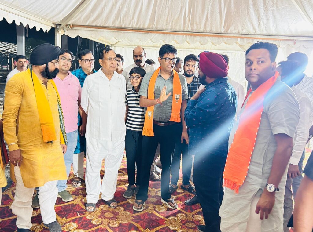 मोदी की विजय संकल्प- शंखनाद रैली के लिए तैयार हो रहा शक्ति का सभा स्थल,संयोजक ओपी चौधरी एवं लोकसभा प्रभारी गौरीशंकर सहित भाजपा नेताओं ने 21 अप्रैल की रात्रि किया सभा स्थल का निरीक्षण मोदी की विजय संकल्प- शंखनाद रैली के लिए तैयार हो रहा शक्ति का सभा स्थल,संयोजक ओपी चौधरी एवं लोकसभा प्रभारी गौरीशंकर सहित भाजपा नेताओं ने 21 अप्रैल की रात्रि किया सभा स्थल का निरीक्षण kshititech