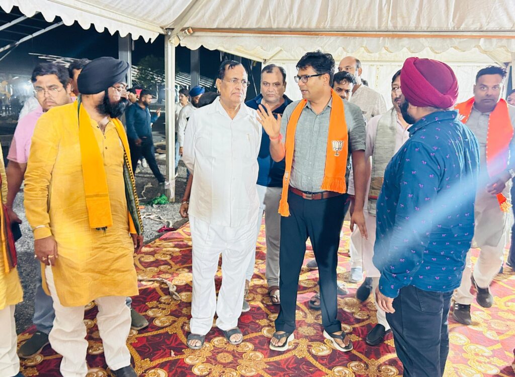 मोदी की विजय संकल्प- शंखनाद रैली के लिए तैयार हो रहा शक्ति का सभा स्थल,संयोजक ओपी चौधरी एवं लोकसभा प्रभारी गौरीशंकर सहित भाजपा नेताओं ने 21 अप्रैल की रात्रि किया सभा स्थल का निरीक्षण मोदी की विजय संकल्प- शंखनाद रैली के लिए तैयार हो रहा शक्ति का सभा स्थल,संयोजक ओपी चौधरी एवं लोकसभा प्रभारी गौरीशंकर सहित भाजपा नेताओं ने 21 अप्रैल की रात्रि किया सभा स्थल का निरीक्षण kshititech