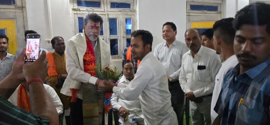 जांजगीर पहुंचे मुख्यमंत्री साय ने कहा-कांग्रेस महिलाओं को 01 लाख का लालच देकर भरवा रही फॉर्म,आपके पास भूल सुधारने का मौका है, कांग्रेस को जड़ से उखाड़ फेंके, प्रदेश अध्यक्ष किरण देव भी रहे मौजूद, जिला भाजपा कार्यालय में प्रदेश अध्यक्ष ने ली पत्रकार वार्ता जांजगीर पहुंचे मुख्यमंत्री साय ने कहा-कांग्रेस महिलाओं को 01 लाख का लालच देकर भरवा रही फॉर्म,आपके पास भूल सुधारने का मौका है, कांग्रेस को जड़ से उखाड़ फेंके, प्रदेश अध्यक्ष किरण देव भी रहे मौजूद, जिला भाजपा कार्यालय में प्रदेश अध्यक्ष ने ली पत्रकार वार्ता kshititech