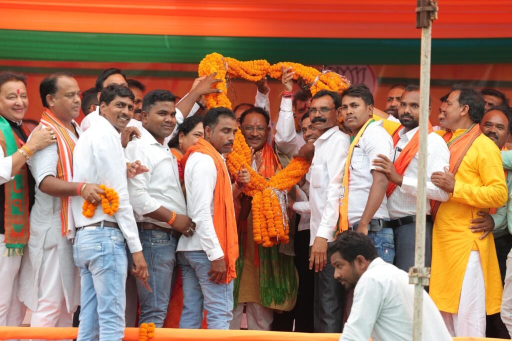 जांजगीर पहुंचे मुख्यमंत्री साय ने कहा-कांग्रेस महिलाओं को 01 लाख का लालच देकर भरवा रही फॉर्म,आपके पास भूल सुधारने का मौका है, कांग्रेस को जड़ से उखाड़ फेंके, प्रदेश अध्यक्ष किरण देव भी रहे मौजूद, जिला भाजपा कार्यालय में प्रदेश अध्यक्ष ने ली पत्रकार वार्ता जांजगीर पहुंचे मुख्यमंत्री साय ने कहा-कांग्रेस महिलाओं को 01 लाख का लालच देकर भरवा रही फॉर्म,आपके पास भूल सुधारने का मौका है, कांग्रेस को जड़ से उखाड़ फेंके, प्रदेश अध्यक्ष किरण देव भी रहे मौजूद, जिला भाजपा कार्यालय में प्रदेश अध्यक्ष ने ली पत्रकार वार्ता kshititech