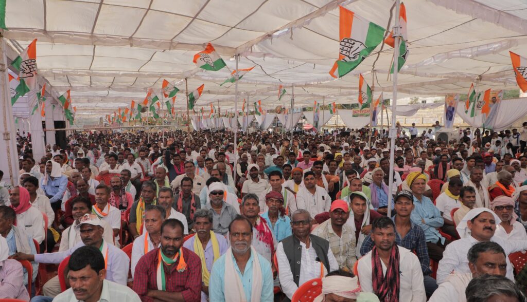 मोदी जब तक भागेगा नहीं- देश तब तक बचेगा नहीं, चाम्पा के भालेराय मैदान में कांग्रेस अध्यक्ष मल्लिकार्जुन बरसे पीएम मोदी पर कहा- कांग्रेस पर मोदी बोल रहे झूठ, सबका साथ तो लिया, मगर विकास की जगह कर दिया सबका सत्यानाश,खड़गे की सभा में उमड़ी भीड़, नेता प्रतिपक्ष महंत ने कहा- अब समय आ गया है केंद्र में बदलाव का मोदी जब तक भागेगा नहीं- देश तब तक बचेगा नहीं, चाम्पा के भालेराय मैदान में कांग्रेस अध्यक्ष मल्लिकार्जुन बरसे पीएम मोदी पर कहा- कांग्रेस पर मोदी बोल रहे झूठ, सबका साथ तो लिया, मगर विकास की जगह कर दिया सबका सत्यानाश,खड़गे की सभा में उमड़ी भीड़, नेता प्रतिपक्ष महंत ने कहा- अब समय आ गया है केंद्र में बदलाव का kshititech