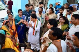 जांजगीर लोकसभा का बदल सकता है इतिहास- कांग्रेस प्रत्याशी डॉक्टर शिव डहरिया की सक्रियता एवं आठो विधानसभाओ में कांग्रेस विधायकों होने का मिलेगा लाभ, भाजपा की महतारी वंदन योजना पर भारी पड़ रही कांग्रेस की एक लाख सालाना देने की योजना, चार कार्यकाल से जनता ने देखी है भाजपा सांसदों की उदासीनता, नेता प्रतिपक्ष महंत की कुशल राजनैतिक रणनीति का भी मिलेगा क्षेत्र में कांग्रेस को लाभ, महंत की भी प्रतिष्ठा से जुड़ी है जांजगीर-चांपा लोकसभा जांजगीर लोकसभा का बदल सकता है इतिहास- कांग्रेस प्रत्याशी डॉक्टर शिव डहरिया की सक्रियता एवं आठो विधानसभाओ में कांग्रेस विधायकों होने का मिलेगा लाभ, भाजपा की महतारी वंदन योजना पर भारी पड़ रही कांग्रेस की एक लाख सालाना देने की योजना, चार कार्यकाल से जनता ने देखी है भाजपा सांसदों की उदासीनता, नेता प्रतिपक्ष महंत की कुशल राजनैतिक रणनीति का भी मिलेगा क्षेत्र में कांग्रेस को लाभ, महंत की भी प्रतिष्ठा से जुड़ी है जांजगीर-चांपा लोकसभा kshititech