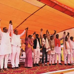 कमलेश को जिताने भाजपा के सम्मेलन- भूपेश सरकार के घोटाले को जनता के बीच रख लोकसभा में फतह हासिल करेगी भाजपा- शक्ति विधानसभा के बाराद्वार में संपन्न कार्यकर्ता सम्मेलन में भाजपा नेताओं ने किया बघेल सरकार के घोटाले का जिक्र, कहा मोदी गारंटी देश में मतदाताओं के बीच बनी विश्वास की गारंटी,जैजैपुर में भी हुआ भाजपा का कार्यकर्ता सम्मेलन kshititech