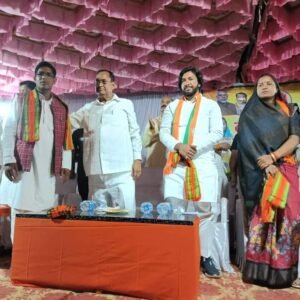 कमलेश को जिताने भाजपा के सम्मेलन- भूपेश सरकार के घोटाले को जनता के बीच रख लोकसभा में फतह हासिल करेगी भाजपा- शक्ति विधानसभा के बाराद्वार में संपन्न कार्यकर्ता सम्मेलन में भाजपा नेताओं ने किया बघेल सरकार के घोटाले का जिक्र, कहा मोदी गारंटी देश में मतदाताओं के बीच बनी विश्वास की गारंटी,जैजैपुर में भी हुआ भाजपा का कार्यकर्ता सम्मेलन kshititech