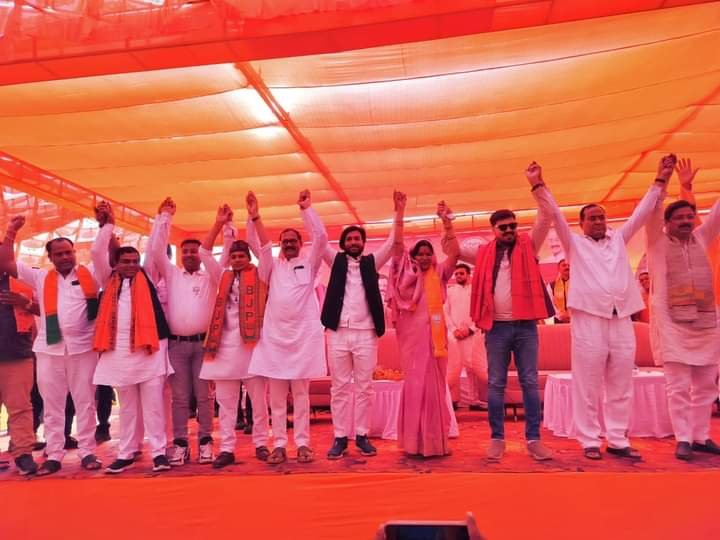 कमलेश को जिताने भाजपा के सम्मेलन- भूपेश सरकार के घोटाले को जनता के बीच रख लोकसभा में फतह हासिल करेगी भाजपा- शक्ति विधानसभा के बाराद्वार में संपन्न कार्यकर्ता सम्मेलन में भाजपा नेताओं ने किया बघेल सरकार के घोटाले का जिक्र, कहा मोदी गारंटी देश में मतदाताओं के बीच बनी विश्वास की गारंटी,जैजैपुर में भी हुआ भाजपा का कार्यकर्ता सम्मेलन kshititech