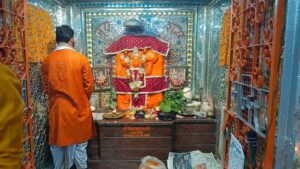 बरसेगी बजरंगबली की कृपा- शक्ति के थाना परिसर स्थित श्री सिद्ध हनुमान मंदिर में 23 अप्रैल को मनेगा हनुमान जन्मोत्सव, मंदिर के पुजारी पंडित ओमप्रकाश वैष्णव के सानिध्य में ज्योति कलश, अलौकिक श्रृंगार, एवं सिंदूराभिषेक के कार्यक्रम होंगे संपन्न, 49वीं महा आरती का होगा आयोजन, दूर-दूर तक प्रसिद्धि है थाना परिसर के हनुमान लला की बरसेगी बजरंगबली की कृपा- शक्ति के थाना परिसर स्थित श्री सिद्ध हनुमान मंदिर में 23 अप्रैल को मनेगा हनुमान जन्मोत्सव, मंदिर के पुजारी पंडित ओमप्रकाश वैष्णव के सानिध्य में ज्योति कलश, अलौकिक श्रृंगार, एवं सिंदूराभिषेक के कार्यक्रम होंगे संपन्न, 49वीं महा आरती का होगा आयोजन, दूर-दूर तक प्रसिद्धि है थाना परिसर के हनुमान लला की kshititech