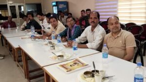 सार्वजनिक उद्योगों को निजी हाथों में जाने से बचाना होगा, कांग्रेस को मजबूत करें : डॉ. महंत,श्रमिक संगठन सीटू के पदाधिकारियों से नेता प्रतिपक्ष ने की मुलाकात, महंत ने कहा- देश में कांग्रेस शासन के समय हुई थी लाभकारी उद्योगों की स्थापना, भाजपा ने आते ही चंद उद्योगपतियों के हाथों में बेच दिया देश का सारा उद्योग सार्वजनिक उद्योगों को निजी हाथों में जाने से बचाना होगा, कांग्रेस को मजबूत करें : डॉ. महंत,श्रमिक संगठन सीटू के पदाधिकारियों से नेता प्रतिपक्ष ने की मुलाकात, महंत ने कहा- देश में कांग्रेस शासन के समय हुई थी लाभकारी उद्योगों की स्थापना, भाजपा ने आते ही चंद उद्योगपतियों के हाथों में बेच दिया देश का सारा उद्योग kshititech