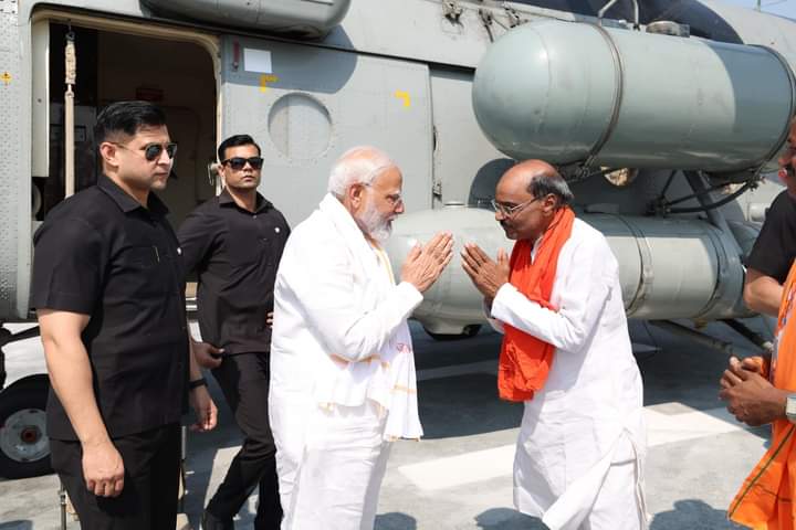 सक्ति में जब पीएम मोदी ने हाथ जोड़कर अभिवादन के लिए झुकाया सर- शक्ति आगमन पर प्रधानमंत्री मोदी से भाजपा नेताओं की हुई आत्मीय मुलाकात- मोदी के अभिवादन की शैली देखकर मंत्रमुग्ध हो गए भाजपा नेता,नेताओ ने कहा- ऐसा पीएम नहीं देखा कहीं, मोदी की इसी आत्मीयता से कायल है देश की जनता सक्ति में जब पीएम मोदी ने हाथ जोड़कर अभिवादन के लिए झुकाया सर- शक्ति आगमन पर प्रधानमंत्री मोदी से भाजपा नेताओं की हुई आत्मीय मुलाकात- मोदी के अभिवादन की शैली देखकर मंत्रमुग्ध हो गए भाजपा नेता,नेताओ ने कहा- ऐसा पीएम नहीं देखा कहीं, मोदी की इसी आत्मीयता से कायल है देश की जनता kshititech
