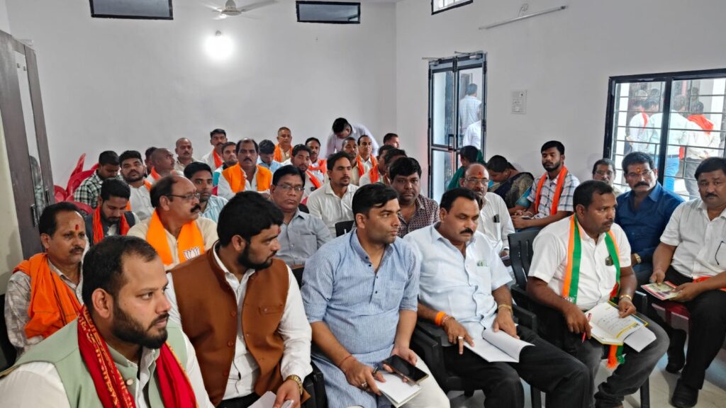 बतौर पालक मंत्री शक्ति पहुंचे उपमुख्यमंत्री विजय शर्मा का हुआ जोरदार स्वागत, भाजपा कार्यालय में जिले के विधानसभा प्रमुखों की ली बैठक, चुनाव संयोजक कृष्णकांत चंद्रा एवं सहसंयोजक डॉ. खिलावन साहू भी रहे मौजूद, 2 अप्रैल को जैजैपुर विधानसभा क्षेत्र का जनसंपर्क करेगी कमलेश जांगड़े बतौर पालक मंत्री शक्ति पहुंचे उपमुख्यमंत्री विजय शर्मा का हुआ जोरदार स्वागत, भाजपा कार्यालय में जिले के विधानसभा प्रमुखों की ली बैठक, चुनाव संयोजक कृष्णकांत चंद्रा एवं सहसंयोजक डॉ. खिलावन साहू भी रहे मौजूद, 2 अप्रैल को जैजैपुर विधानसभा क्षेत्र का जनसंपर्क करेगी कमलेश जांगड़े kshititech
