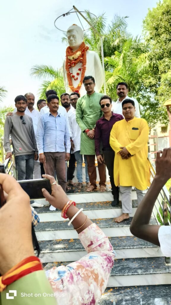 बी डी महंत की स्वर्ण जयंती पर नेता प्रतिपक्ष महंत ने दी श्रद्धांजलि, महंत ने कहा- प्रदेश कांग्रेस कमेटी अध्यक्ष के रूप में उनके पूज्य पिता बिसाहू दास जी का रहा अतुलनीय योगदान, मनेद्रगढ़ में श्रद्धांजलि सभा में शामिल हुए सूरज महंत, छह बार विधायक रह चुके थे बिसाहू दास महंत बी डी महंत की स्वर्ण जयंती पर नेता प्रतिपक्ष महंत ने दी श्रद्धांजलि, महंत ने कहा- प्रदेश कांग्रेस कमेटी अध्यक्ष के रूप में उनके पूज्य पिता बिसाहू दास जी का रहा अतुलनीय योगदान, मनेद्रगढ़ में श्रद्धांजलि सभा में शामिल हुए सूरज महंत, छह बार विधायक रह चुके थे बिसाहू दास महंत kshititech