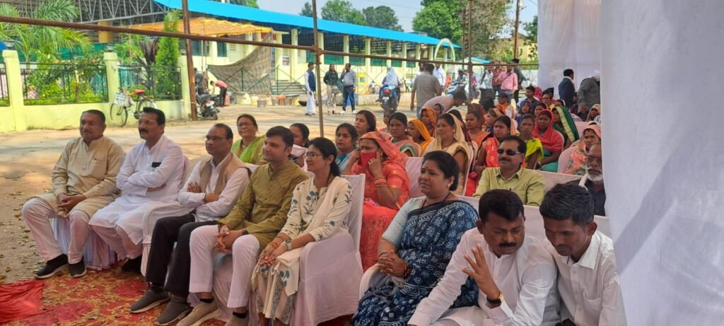बी डी महंत की स्वर्ण जयंती पर नेता प्रतिपक्ष महंत ने दी श्रद्धांजलि, महंत ने कहा- प्रदेश कांग्रेस कमेटी अध्यक्ष के रूप में उनके पूज्य पिता बिसाहू दास जी का रहा अतुलनीय योगदान, मनेद्रगढ़ में श्रद्धांजलि सभा में शामिल हुए सूरज महंत, छह बार विधायक रह चुके थे बिसाहू दास महंत बी डी महंत की स्वर्ण जयंती पर नेता प्रतिपक्ष महंत ने दी श्रद्धांजलि, महंत ने कहा- प्रदेश कांग्रेस कमेटी अध्यक्ष के रूप में उनके पूज्य पिता बिसाहू दास जी का रहा अतुलनीय योगदान, मनेद्रगढ़ में श्रद्धांजलि सभा में शामिल हुए सूरज महंत, छह बार विधायक रह चुके थे बिसाहू दास महंत kshititech