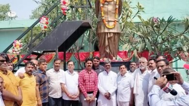 बी डी महंत की स्वर्ण जयंती पर नेता प्रतिपक्ष महंत ने दी श्रद्धांजलि, महंत ने कहा- प्रदेश कांग्रेस कमेटी अध्यक्ष के रूप में उनके पूज्य पिता बिसाहू दास जी का रहा अतुलनीय योगदान, मनेद्रगढ़ में श्रद्धांजलि सभा में शामिल हुए सूरज महंत, छह बार विधायक रह चुके थे बिसाहू दास महंत बी डी महंत की स्वर्ण जयंती पर नेता प्रतिपक्ष महंत ने दी श्रद्धांजलि, महंत ने कहा- प्रदेश कांग्रेस कमेटी अध्यक्ष के रूप में उनके पूज्य पिता बिसाहू दास जी का रहा अतुलनीय योगदान, मनेद्रगढ़ में श्रद्धांजलि सभा में शामिल हुए सूरज महंत, छह बार विधायक रह चुके थे बिसाहू दास महंत kshititech