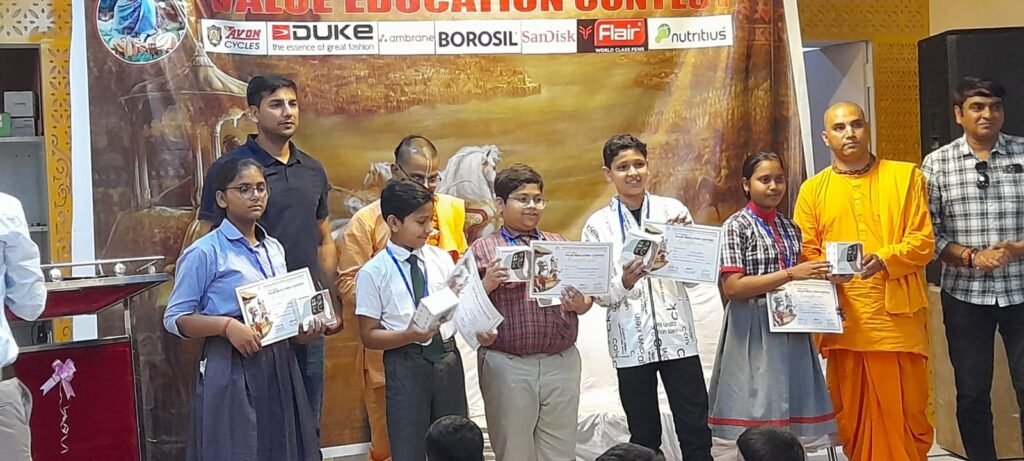 पुलिस की बिटिया रही शक्ति जिले की टॉपर- शक्ति के जिंदल वर्ल्ड स्कूल की बच्ची भूमिका साहू ने वैल्यू एजुकेशन कांटेस्ट में हासिल किया पहला पुरस्कार,शक्ति पुलिस में पदस्थ सेवक साहू की मेधावी बिटिया है भूमिका kshititech