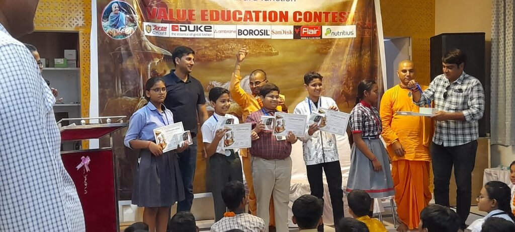 पुलिस की बिटिया रही शक्ति जिले की टॉपर- शक्ति के जिंदल वर्ल्ड स्कूल की बच्ची भूमिका साहू ने वैल्यू एजुकेशन कांटेस्ट में हासिल किया पहला पुरस्कार,शक्ति पुलिस में पदस्थ सेवक साहू की मेधावी बिटिया है भूमिका kshititech