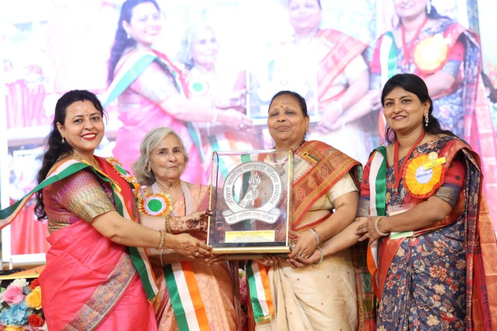 छत्तीसगढ़ की गौरव सुधा अग्रवाल- राष्ट्रीय स्तर पर वैवाहिक संबंध तय करवाने में अनुकरणीय पहल करने वाली समाज सेविका सुधा अग्रवाल पारसनाथ के राष्ट्रीय अधिवेशन में हुई सर्वोच्च सम्मान से सम्मानित, सुधा के प्रयासों से समाज में हजारों संबंधों को मिल चुकी है सफलता, समिति को 12 पुरस्कारों से नवाजा गया छत्तीसगढ़ की गौरव सुधा अग्रवाल- राष्ट्रीय स्तर पर वैवाहिक संबंध तय करवाने में अनुकरणीय पहल करने वाली समाज सेविका सुधा अग्रवाल पारसनाथ के राष्ट्रीय अधिवेशन में हुई सर्वोच्च सम्मान से सम्मानित, सुधा के प्रयासों से समाज में हजारों संबंधों को मिल चुकी है सफलता, समिति को 12 पुरस्कारों से नवाजा गया kshititech