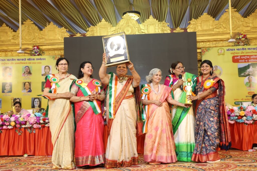 छत्तीसगढ़ की गौरव सुधा अग्रवाल- राष्ट्रीय स्तर पर वैवाहिक संबंध तय करवाने में अनुकरणीय पहल करने वाली समाज सेविका सुधा अग्रवाल पारसनाथ के राष्ट्रीय अधिवेशन में हुई सर्वोच्च सम्मान से सम्मानित, सुधा के प्रयासों से समाज में हजारों संबंधों को मिल चुकी है सफलता, समिति को 12 पुरस्कारों से नवाजा गया छत्तीसगढ़ की गौरव सुधा अग्रवाल- राष्ट्रीय स्तर पर वैवाहिक संबंध तय करवाने में अनुकरणीय पहल करने वाली समाज सेविका सुधा अग्रवाल पारसनाथ के राष्ट्रीय अधिवेशन में हुई सर्वोच्च सम्मान से सम्मानित, सुधा के प्रयासों से समाज में हजारों संबंधों को मिल चुकी है सफलता, समिति को 12 पुरस्कारों से नवाजा गया kshititech