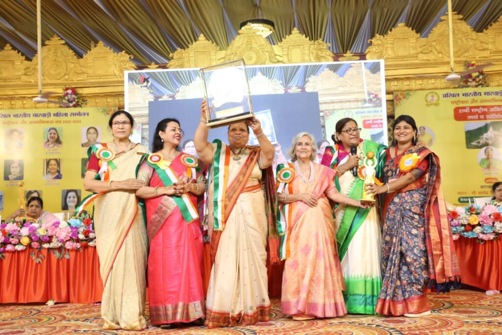 छत्तीसगढ़ की गौरव सुधा अग्रवाल- राष्ट्रीय स्तर पर वैवाहिक संबंध तय करवाने में अनुकरणीय पहल करने वाली समाज सेविका सुधा अग्रवाल पारसनाथ के राष्ट्रीय अधिवेशन में हुई सर्वोच्च सम्मान से सम्मानित, सुधा के प्रयासों से समाज में हजारों संबंधों को मिल चुकी है सफलता, समिति को 12 पुरस्कारों से नवाजा गया छत्तीसगढ़ की गौरव सुधा अग्रवाल- राष्ट्रीय स्तर पर वैवाहिक संबंध तय करवाने में अनुकरणीय पहल करने वाली समाज सेविका सुधा अग्रवाल पारसनाथ के राष्ट्रीय अधिवेशन में हुई सर्वोच्च सम्मान से सम्मानित, सुधा के प्रयासों से समाज में हजारों संबंधों को मिल चुकी है सफलता, समिति को 12 पुरस्कारों से नवाजा गया kshititech