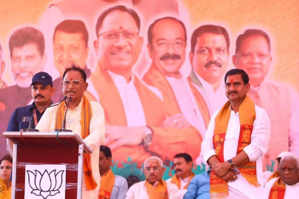 महंत के गृह नगर सारागांव में आक्रामक हुई BJP, मोदी वाले बयान पर युवा मोर्चा के कार्यकर्ताओं ने घेर दिया महंत का गृह निवास, पुलिस ने भी भांजी लाठियां, युवा मोर्चा के कार्यकर्ता लगा रहे थे मुर्दाबाद के नारे, शक्ति के अग्रसेन चौक में भी हुआ महंत का पुतला दहन, मुख्यमंत्री विष्णु देव साय ने कहा- महंत का यह बयान स्तरहीन, कमलेश जांगड़े का 5 अप्रैल को होगा अकलतरा विधानसभा दौरा kshititech