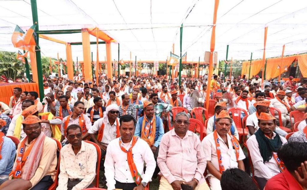 महंत के गृह नगर सारागांव में आक्रामक हुई BJP, मोदी वाले बयान पर युवा मोर्चा के कार्यकर्ताओं ने घेर दिया महंत का गृह निवास, पुलिस ने भी भांजी लाठियां, युवा मोर्चा के कार्यकर्ता लगा रहे थे मुर्दाबाद के नारे, शक्ति के अग्रसेन चौक में भी हुआ महंत का पुतला दहन, मुख्यमंत्री विष्णु देव साय ने कहा- महंत का यह बयान स्तरहीन, कमलेश जांगड़े का 5 अप्रैल को होगा अकलतरा विधानसभा दौरा kshititech