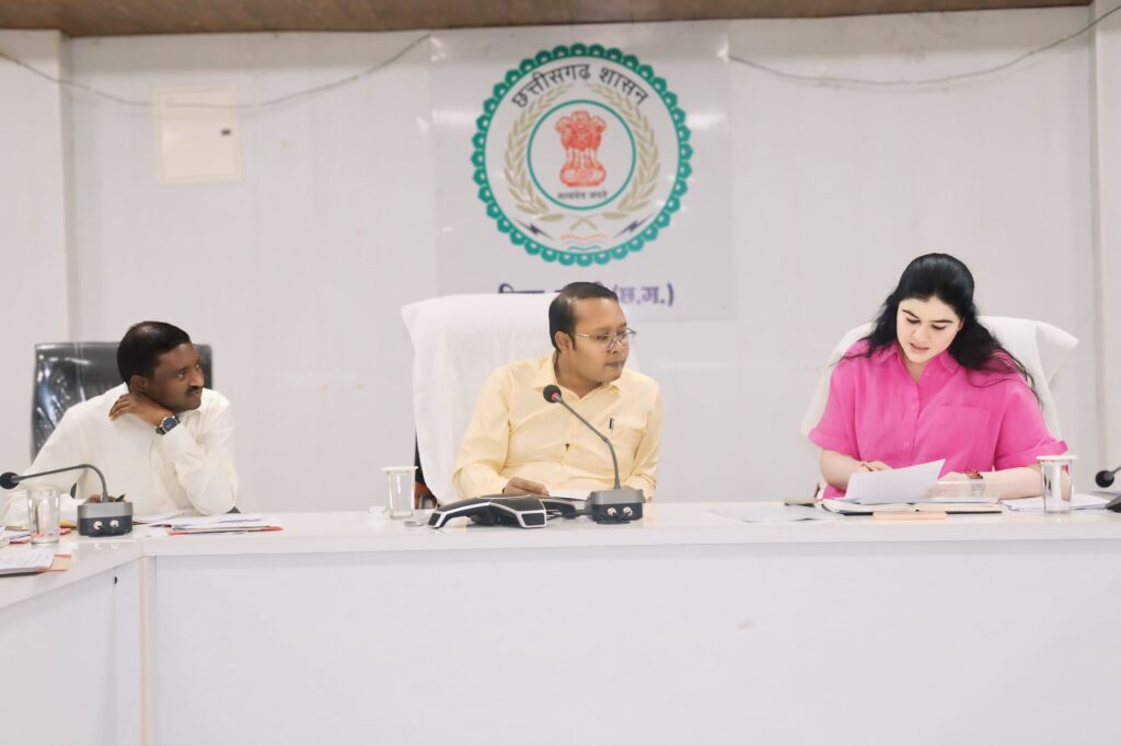शक्ति जिले में लोकतंत्र के महापर्व को सफल बनाने जिले के प्रशासनिक एवं पुलिस मुखिया ने कानून व्यवस्था की करी समीक्षा एवं पुलिस अधिकारियों से करी चर्चा, शांतिपूर्ण मतदान में पुलिस की होती है अहम भूमिका, जिला बदर लोगों की जानकारी एवं जुआ- सट्टे की कार्रवाई की करी समीक्षा शक्ति जिले में लोकतंत्र के महापर्व को सफल बनाने जिले के प्रशासनिक एवं पुलिस मुखिया ने कानून व्यवस्था की करी समीक्षा एवं पुलिस अधिकारियों से करी चर्चा, शांतिपूर्ण मतदान में पुलिस की होती है अहम भूमिका, जिला बदर लोगों की जानकारी एवं जुआ- सट्टे की कार्रवाई की करी समीक्षा kshititech