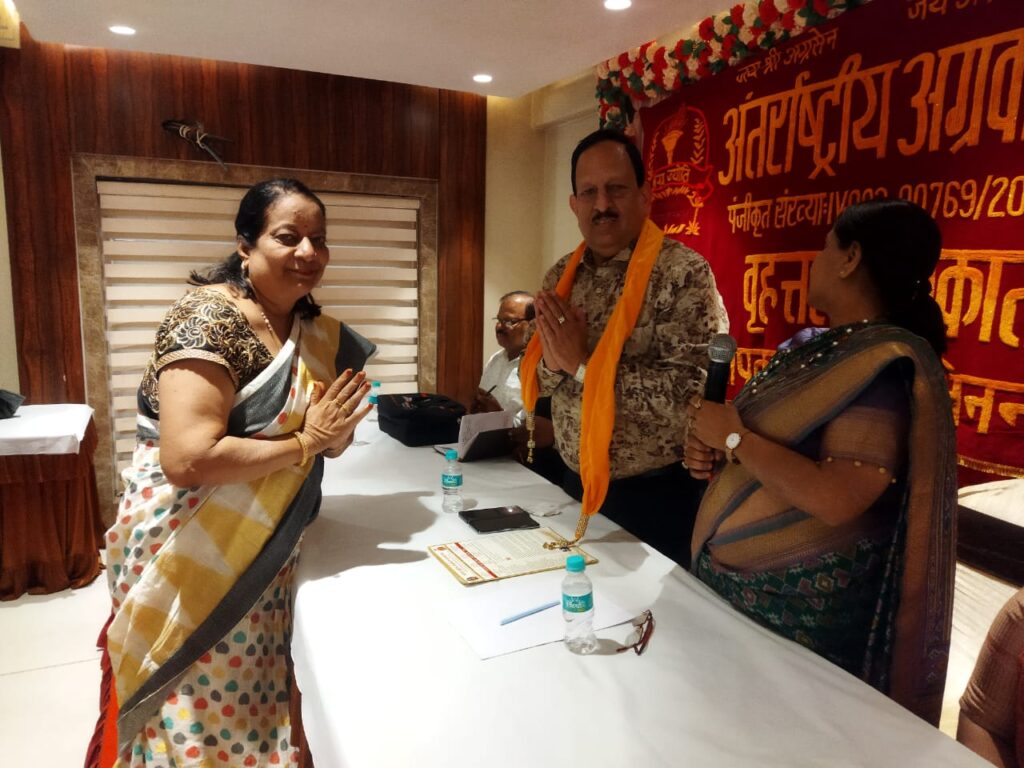 प्रथम अग्र अलंकरण की तैयारी को लेकर अंतरराष्ट्रीय अग्रवाल सम्मेलन वृहत्तर कोलकाता इकाई की बैठक संपन्न, अध्यक्ष राजकुमार मित्तल के नेतृत्व में कार्यक्रम को भव्य बनाने बनी कार्य योजना, वृहत्तर इकाई की अध्यक्ष संगीता ने कहा-यह कार्यक्रम हमारी शाखा के लिए गौरव का विषय, सदस्यों ने मतदान जागरूकता को लेकर ली शपथ प्रथम अग्र अलंकरण की तैयारी को लेकर अंतरराष्ट्रीय अग्रवाल सम्मेलन वृहत्तर कोलकाता इकाई की बैठक संपन्न, अध्यक्ष राजकुमार मित्तल के नेतृत्व में कार्यक्रम को भव्य बनाने बनी कार्य योजना, वृहत्तर इकाई की अध्यक्ष संगीता ने कहा-यह कार्यक्रम हमारी शाखा के लिए गौरव का विषय, सदस्यों ने मतदान जागरूकता को लेकर ली शपथ kshititech