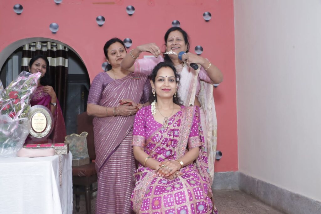 सुमन को पहनाया गया अखिल भारतीय मारवाड़ी महिला सम्मेलन शक्ति शाखा के अध्यक्ष का ताज,अरुणा अग्रवाल ने करी ताजपोशी,पूर्व प्रदेश अध्यक्ष उषा अग्रवाल की मौजूदगी में नई टीम में सचिव बनाई गई सीमा अग्रवाल तो वहीं कोषाध्यक्ष संभालेंगी संगीता केडिया,अरुणा के बेहतर कार्यकाल के लिए सदस्यो ने किया आभार व्यक्त सुमन को पहनाया गया अखिल भारतीय मारवाड़ी महिला सम्मेलन शक्ति शाखा के अध्यक्ष का ताज,अरुणा अग्रवाल ने करी ताजपोशी,पूर्व प्रदेश अध्यक्ष उषा अग्रवाल की मौजूदगी में नई टीम में सचिव बनाई गई सीमा अग्रवाल तो वहीं कोषाध्यक्ष संभालेंगी संगीता केडिया,अरुणा के बेहतर कार्यकाल के लिए सदस्यो ने किया आभार व्यक्त kshititech