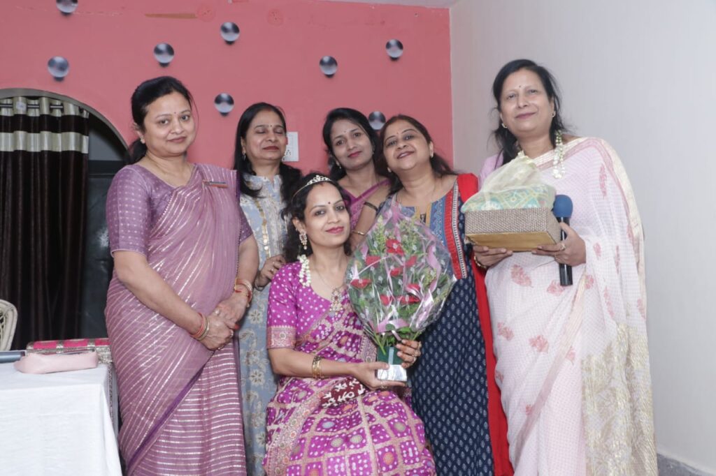 सुमन को पहनाया गया अखिल भारतीय मारवाड़ी महिला सम्मेलन शक्ति शाखा के अध्यक्ष का ताज,अरुणा अग्रवाल ने करी ताजपोशी,पूर्व प्रदेश अध्यक्ष उषा अग्रवाल की मौजूदगी में नई टीम में सचिव बनाई गई सीमा अग्रवाल तो वहीं कोषाध्यक्ष संभालेंगी संगीता केडिया,अरुणा के बेहतर कार्यकाल के लिए सदस्यो ने किया आभार व्यक्त सुमन को पहनाया गया अखिल भारतीय मारवाड़ी महिला सम्मेलन शक्ति शाखा के अध्यक्ष का ताज,अरुणा अग्रवाल ने करी ताजपोशी,पूर्व प्रदेश अध्यक्ष उषा अग्रवाल की मौजूदगी में नई टीम में सचिव बनाई गई सीमा अग्रवाल तो वहीं कोषाध्यक्ष संभालेंगी संगीता केडिया,अरुणा के बेहतर कार्यकाल के लिए सदस्यो ने किया आभार व्यक्त kshititech