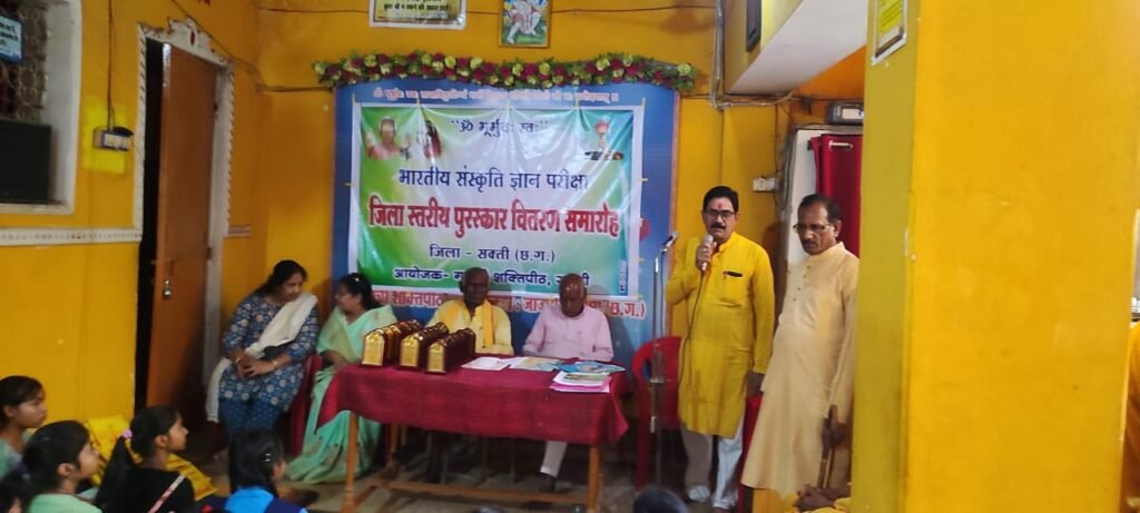 गायत्री शक्तिपीठ द्वारा किया गया जिला स्तरीय भारतीय संस्कृति ज्ञान परीक्षा के पुरस्कारों का वितरण, समाज सेविका हेमलता बंसल,गुड्डी देवी रही अतिथि के रूप में मौजूद kshititech