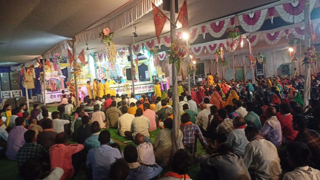 सकरेली कलां में मानस की रही धूम,9 दिन के बाद हुआ अखंड नवधा रामायण का समापन,सर्वश्रेष्ठ गायन वादन करने वाले मानस मंडलियो को किया गया पुरस्कृत, रायगढ़ की संतोष मानस मंडली रही प्रथम विजेता, अपनी भव्यता के लिए पूरे छत्तीसगढ़ में प्रसिद्ध है सकरेली की अखंड नवधा रामायण सकरेली कलां में मानस की रही धूम,9 दिन के बाद हुआ अखंड नवधा रामायण का समापन,सर्वश्रेष्ठ गायन वादन करने वाले मानस मंडलियो को किया गया पुरस्कृत, रायगढ़ की संतोष मानस मंडली रही प्रथम विजेता, अपनी भव्यता के लिए पूरे छत्तीसगढ़ में प्रसिद्ध है सकरेली की अखंड नवधा रामायण kshititech