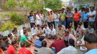 अंततः सुलझ गया मामला- पुलिस एवं स्थानीय प्रशासन की पहल पर चंद्रहासिनी मंदिर के दुकानदारो को दी गई समझाइश, सप्तमी,अष्टमी एवं नवमी के दिन गाड़ियों की पार्किंग होगी परिसर के बाहर, दुकान खोलने राजी हुए दुकानदार, बड़ी राहत मिली दुकानदारों को अंततः सुलझ गया मामला- पुलिस एवं स्थानीय प्रशासन की पहल पर चंद्रहासिनी मंदिर के दुकानदारो को दी गई समझाइश, सप्तमी,अष्टमी एवं नवमी के दिन गाड़ियों की पार्किंग होगी परिसर के बाहर, दुकान खोलने राजी हुए दुकानदार, बड़ी राहत मिली दुकानदारों को kshititech