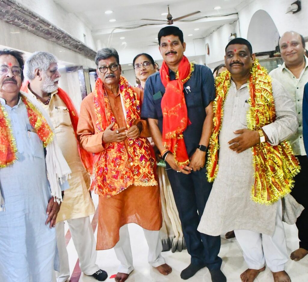 चंद्रहासिनी महोत्सव का प्रथम दिवस-चंद्रपुर में चैत्र नवरात्र के पंचमी दिवस 13 अप्रेल कों सम्पन्न हुआ दुकालू यादव का कार्यक्रम,महोत्सव के शुभारंभ दिवस के मुख्य अतिथि रहे नेता प्रतिपक्ष महंत एवम चंद्रपुर विधायक रामकुमार यादव,पहली बार चंद्रपुर में हो रहा भव्य आयोजन, महंत जी ने कहा-माता रानी की कृपा हम सब पर चंद्रहासिनी महोत्सव का प्रथम दिवस-चंद्रपुर में चैत्र नवरात्र के पंचमी दिवस 13 अप्रेल कों सम्पन्न हुआ दुकालू यादव का कार्यक्रम,महोत्सव के शुभारंभ दिवस के मुख्य अतिथि रहे नेता प्रतिपक्ष महंत एवम चंद्रपुर विधायक रामकुमार यादव,पहली बार चंद्रपुर में हो रहा भव्य आयोजन, महंत जी ने कहा-माता रानी की कृपा हम सब पर kshititech