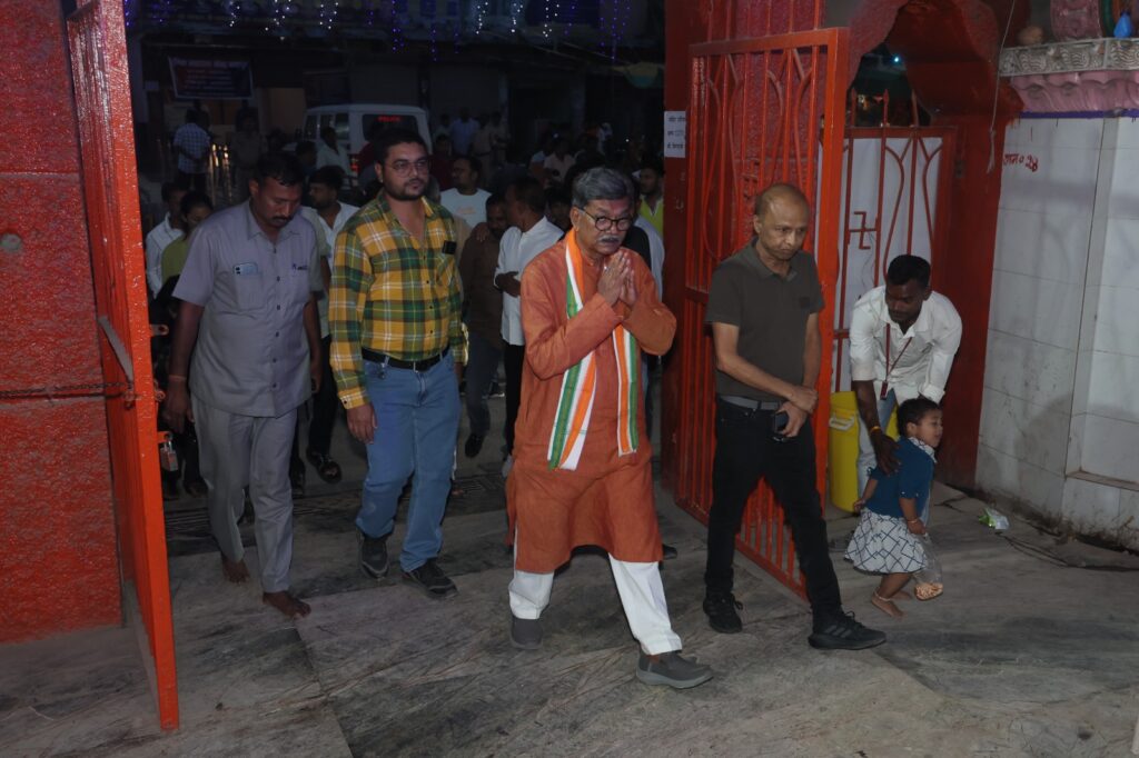 चंद्रहासिनी महोत्सव का प्रथम दिवस-चंद्रपुर में चैत्र नवरात्र के पंचमी दिवस 13 अप्रेल कों सम्पन्न हुआ दुकालू यादव का कार्यक्रम,महोत्सव के शुभारंभ दिवस के मुख्य अतिथि रहे नेता प्रतिपक्ष महंत एवम चंद्रपुर विधायक रामकुमार यादव,पहली बार चंद्रपुर में हो रहा भव्य आयोजन, महंत जी ने कहा-माता रानी की कृपा हम सब पर चंद्रहासिनी महोत्सव का प्रथम दिवस-चंद्रपुर में चैत्र नवरात्र के पंचमी दिवस 13 अप्रेल कों सम्पन्न हुआ दुकालू यादव का कार्यक्रम,महोत्सव के शुभारंभ दिवस के मुख्य अतिथि रहे नेता प्रतिपक्ष महंत एवम चंद्रपुर विधायक रामकुमार यादव,पहली बार चंद्रपुर में हो रहा भव्य आयोजन, महंत जी ने कहा-माता रानी की कृपा हम सब पर kshititech