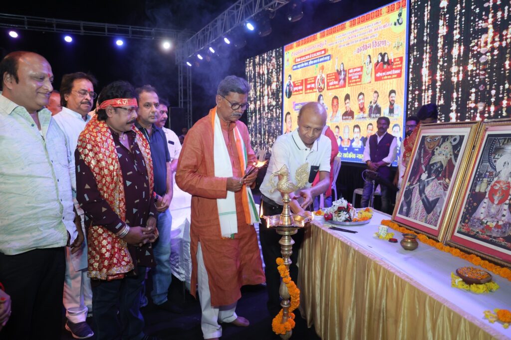 चंद्रहासिनी महोत्सव का प्रथम दिवस-चंद्रपुर में चैत्र नवरात्र के पंचमी दिवस 13 अप्रेल कों सम्पन्न हुआ दुकालू यादव का कार्यक्रम,महोत्सव के शुभारंभ दिवस के मुख्य अतिथि रहे नेता प्रतिपक्ष महंत एवम चंद्रपुर विधायक रामकुमार यादव,पहली बार चंद्रपुर में हो रहा भव्य आयोजन, महंत जी ने कहा-माता रानी की कृपा हम सब पर चंद्रहासिनी महोत्सव का प्रथम दिवस-चंद्रपुर में चैत्र नवरात्र के पंचमी दिवस 13 अप्रेल कों सम्पन्न हुआ दुकालू यादव का कार्यक्रम,महोत्सव के शुभारंभ दिवस के मुख्य अतिथि रहे नेता प्रतिपक्ष महंत एवम चंद्रपुर विधायक रामकुमार यादव,पहली बार चंद्रपुर में हो रहा भव्य आयोजन, महंत जी ने कहा-माता रानी की कृपा हम सब पर kshititech