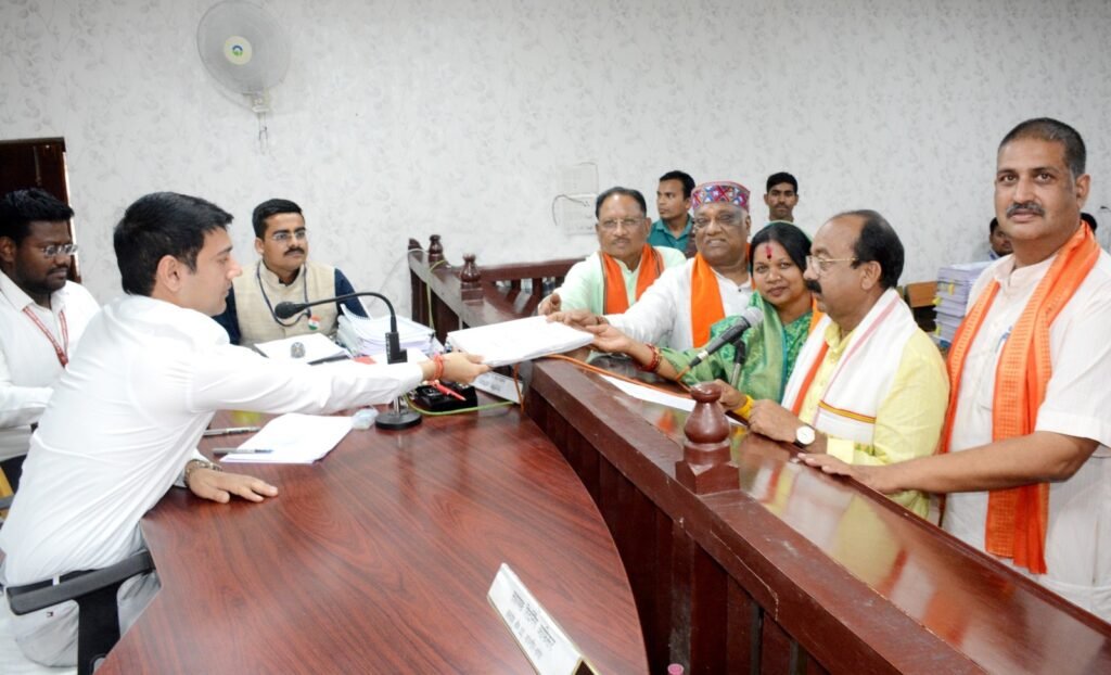 CM विष्णु पहुंचे कमलेश के नामांकन में- 17 प्रत्याशियों ने जमा किए जांजगीर चांपा लोकसभा के लिए सांसद के नामांकन,कमलेश जांगड़े के नामांकन में स्वयं मुख्यमंत्री विष्णु देव साय रहे मौजूद,19 अप्रैल को नामांकन की तिथि हुई समाप्त,शक्ति जिले में कलेक्टर टोपनो के मार्गदर्शन में चल रहा मतदान जागरूकता अभियान kshititech