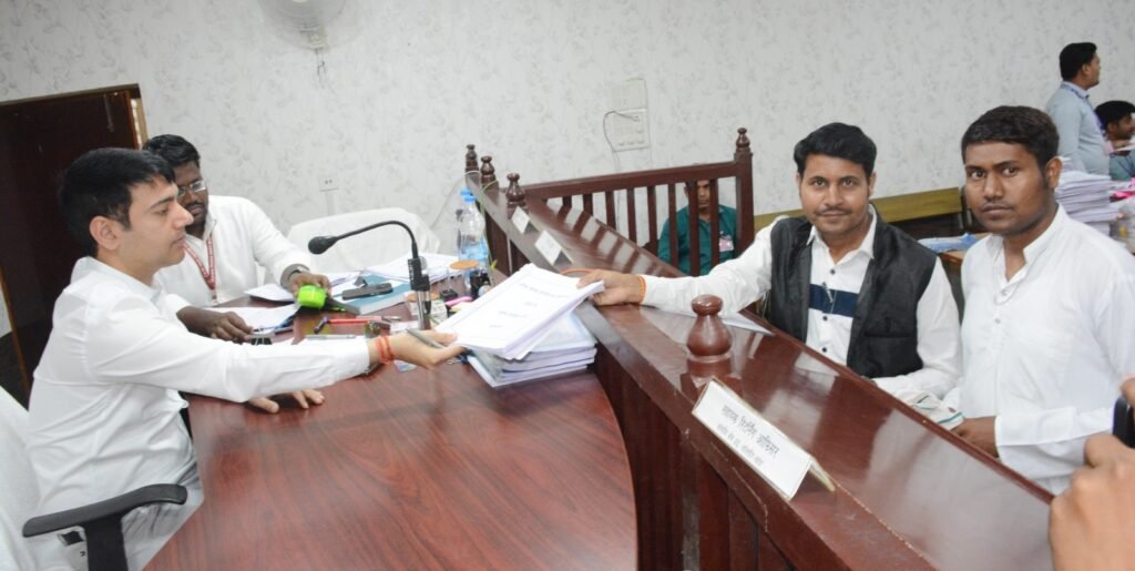 CM विष्णु पहुंचे कमलेश के नामांकन में- 17 प्रत्याशियों ने जमा किए जांजगीर चांपा लोकसभा के लिए सांसद के नामांकन,कमलेश जांगड़े के नामांकन में स्वयं मुख्यमंत्री विष्णु देव साय रहे मौजूद,19 अप्रैल को नामांकन की तिथि हुई समाप्त,शक्ति जिले में कलेक्टर टोपनो के मार्गदर्शन में चल रहा मतदान जागरूकता अभियान kshititech